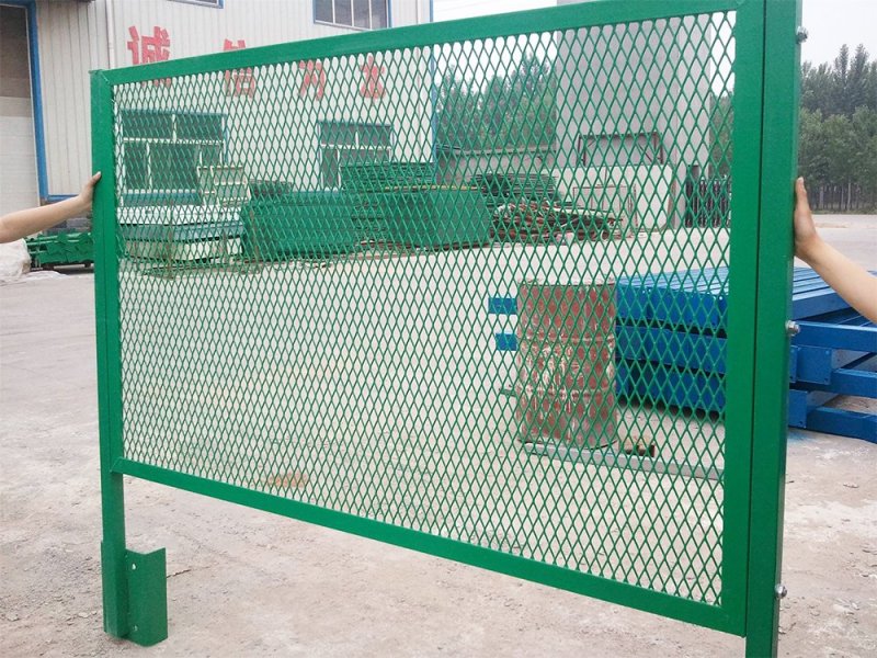 新华区钢板网护栏