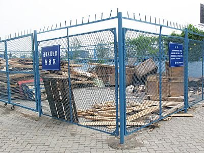 理塘县钢板网护栏